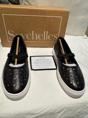 NIB Seychelles stud flats slip on size 8.